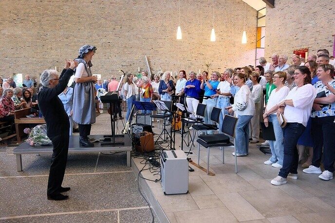 Indrukwekkend optreden gelegenheidskoor tijdens Historische dag - Foto: Hans Heerink