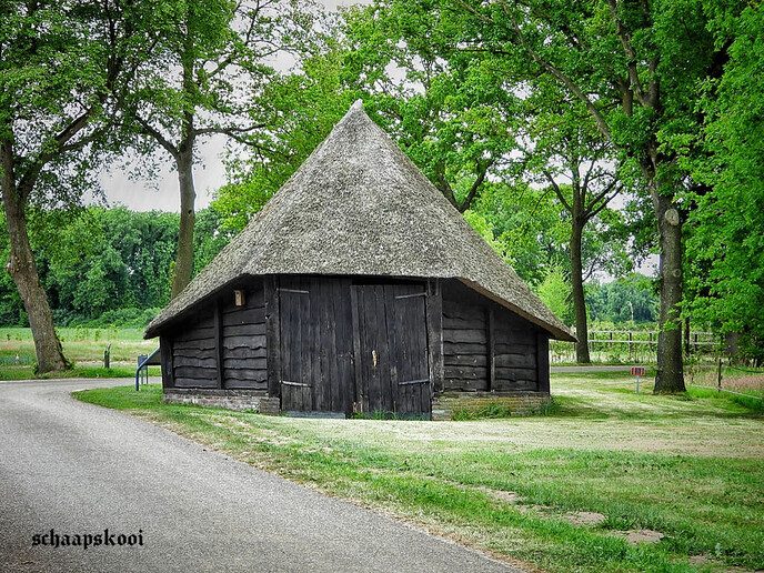Femmie wandelt de natuurschoon te gemoed, deze keer Arrien - Foto: Femmie Smink