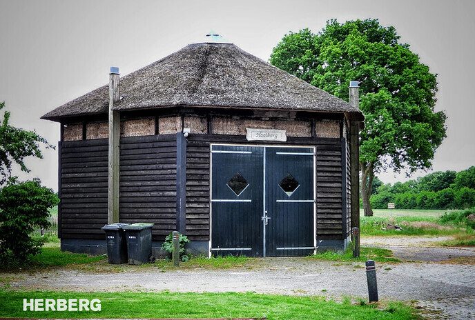 Femmie wandelt de natuurschoon te gemoed, deze keer Arrien - Foto: Femmie Smink