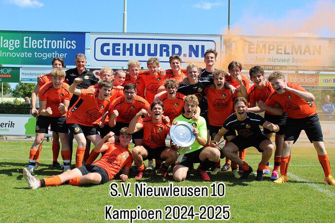 S.V. Nieuwleusen 10 kampioen - Foto: Ingezonden foto