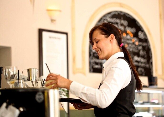 Digitalisering in de horeca: hoe technologie het personeelsbeheer verbetert