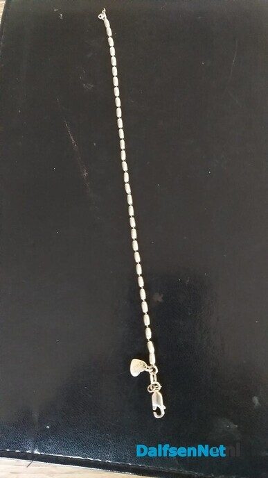 Zilveren armbandje kwijt - Foto: Ingezonden foto