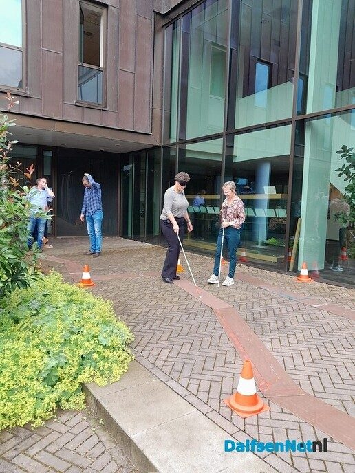 Gehandicapten voorlichting aan de medewerkers van het gemeentehuis - Foto: Ingezonden foto
