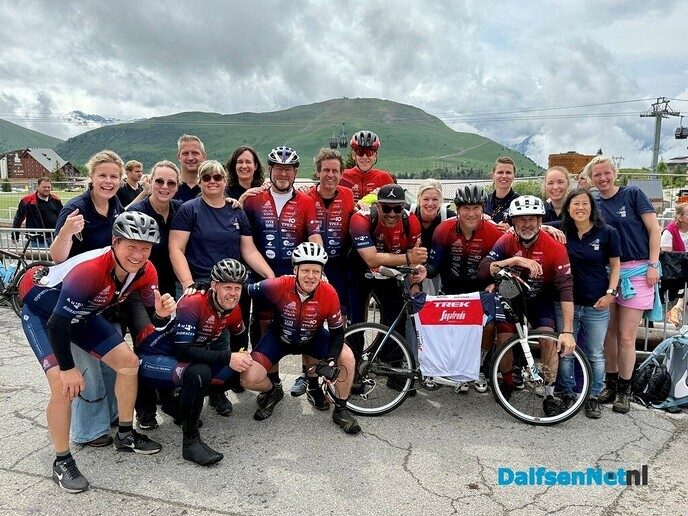 Team D’alfsen gestart op de Alpe d’Huzes - Foto: Ingezonden foto