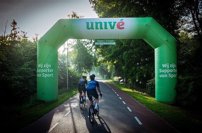 Zonnige Vechtdaltour brengt bijna 700 fietsers op de been