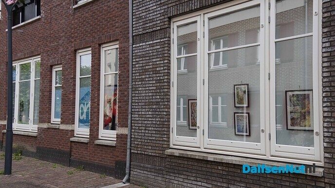 Femmie Smink heeft expositie in vitrines AH Dalfsen - Foto: Paul Scholten