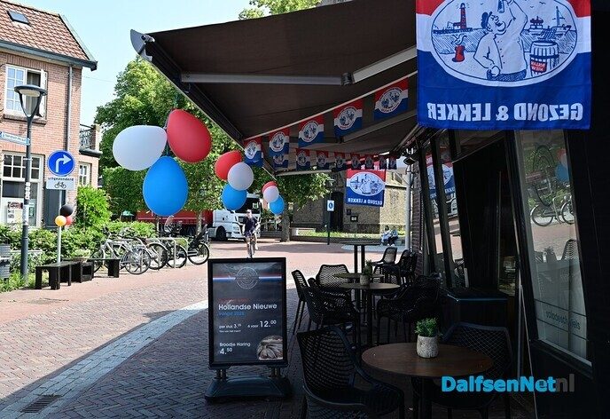 Hollandse Nieuwe gearriveerd bij Visspeciaalzaak Dalfijn in Dalfsen - Foto: Johan Bokma