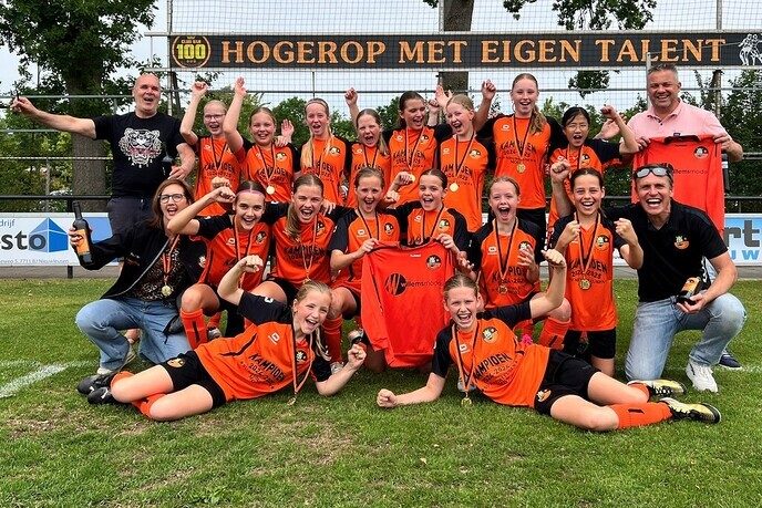 S.V. Nieuwleusen MO13-1 ongeslagen kampioen - Foto: Ingezonden foto