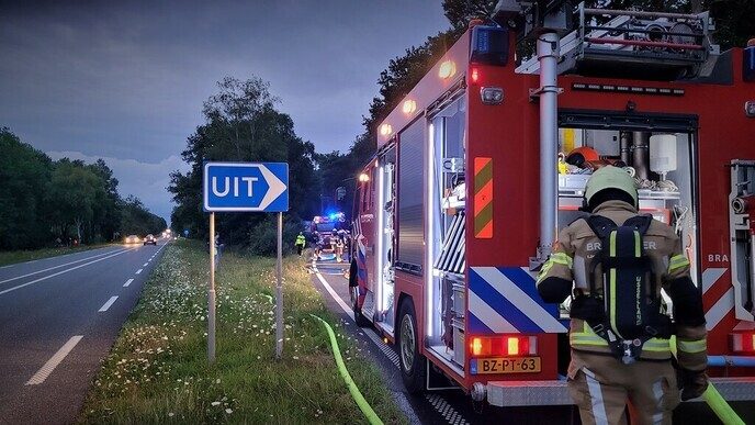 Autobrand Deventerweg in Vilsteren - Foto: Niels Jansen