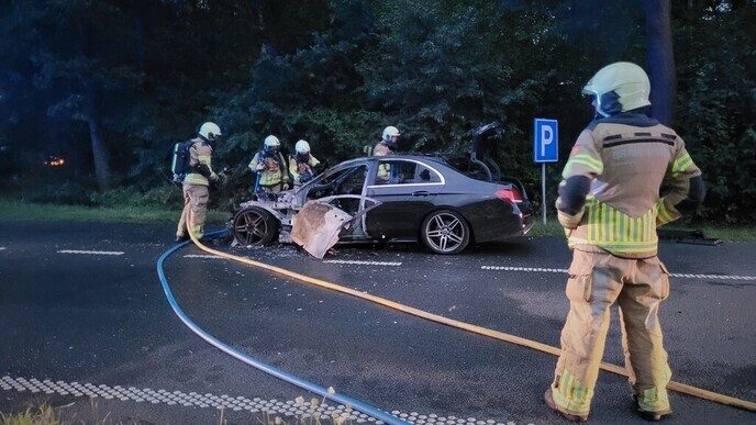 Autobrand Deventerweg in Vilsteren - Foto: Niels Jansen