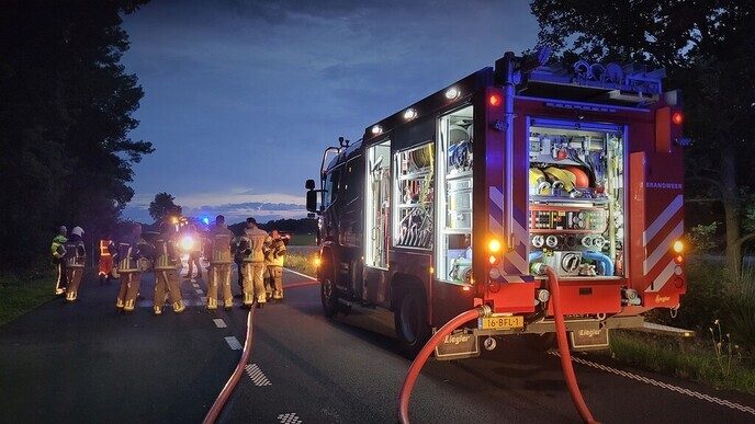 Autobrand Deventerweg in Vilsteren - Foto: Niels Jansen