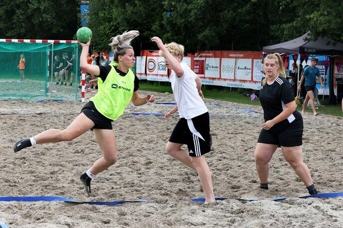 Beachhandbal - Foto: Ingezonden foto