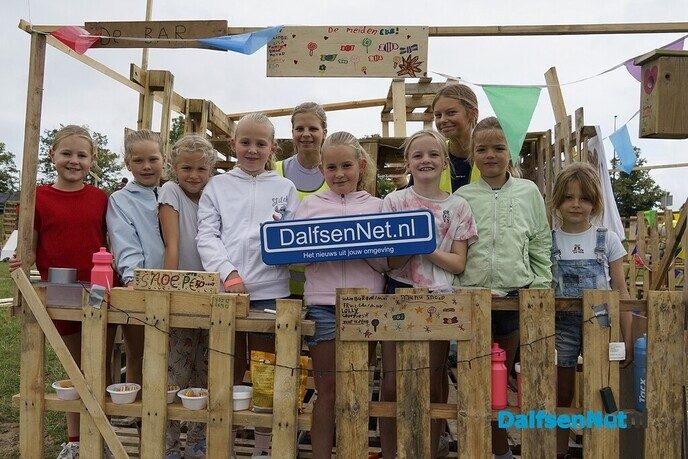 Foto’s met bordje DalfsenNet op Timmerweek Dalfsen (deel 1) - Foto: Paul Scholten
