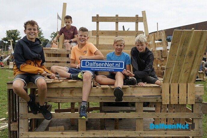 Foto’s met bordje DalfsenNet op Timmerweek Dalfsen (deel 1) - Foto: Paul Scholten