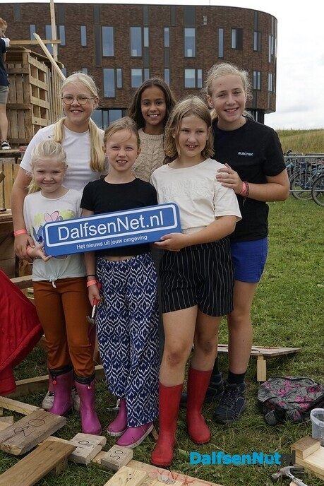 Foto’s met bordje DalfsenNet op Timmerweek Dalfsen (deel 1) - Foto: Paul Scholten