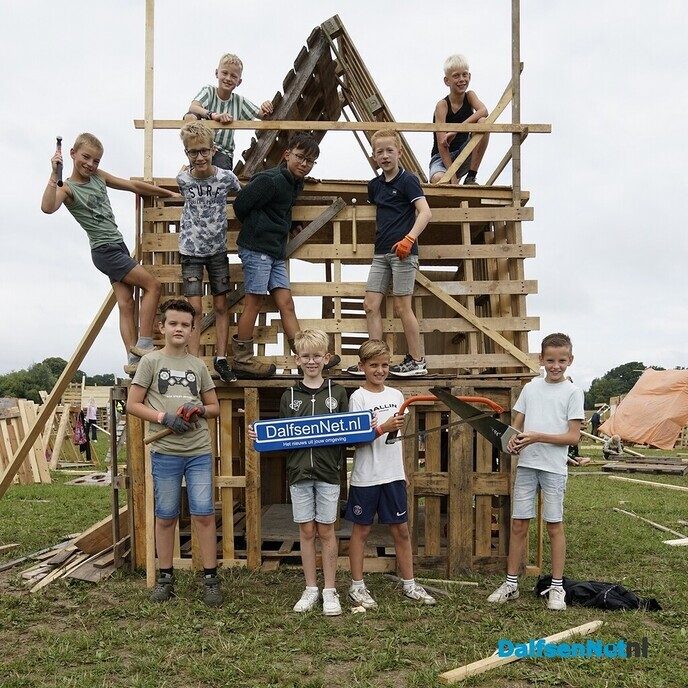 Foto’s met bordje DalfsenNet op Timmerweek Dalfsen (deel 1) - Foto: Paul Scholten