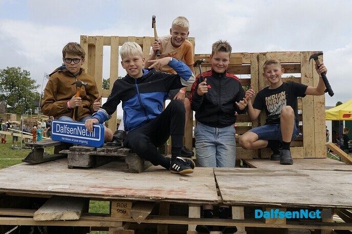 Foto’s met bordje DalfsenNet op Timmerweek Dalfsen (deel 1) - Foto: Paul Scholten