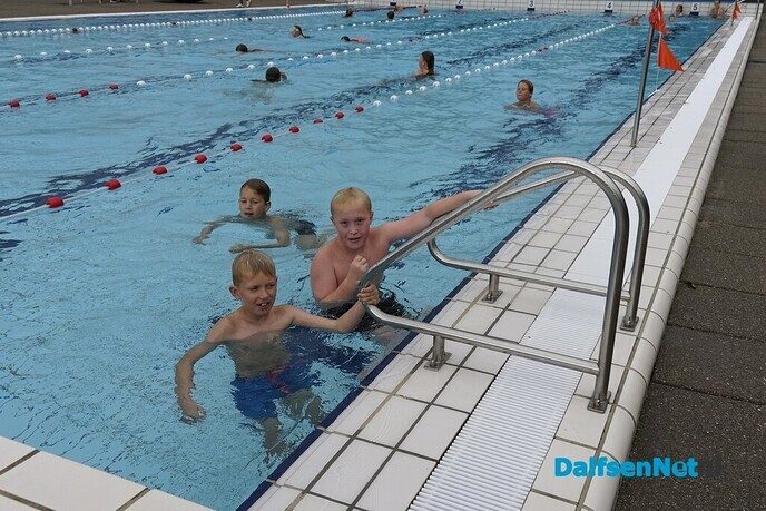 Zwem4daagse Nieuwleusen is begonnen - Foto: Paul Scholten