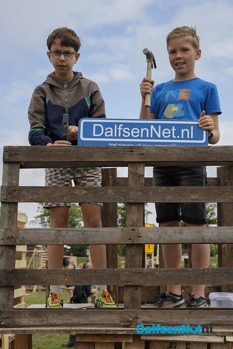 Foto’s met bordje DalfsenNet op Timmerweek Dalfsen (deel 1) - Foto: Paul Scholten