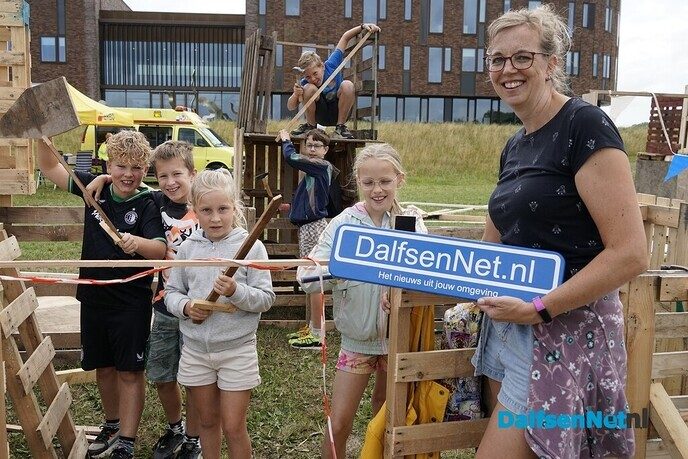 Foto’s met bordje DalfsenNet op Timmerweek Dalfsen (deel 1) - Foto: Paul Scholten