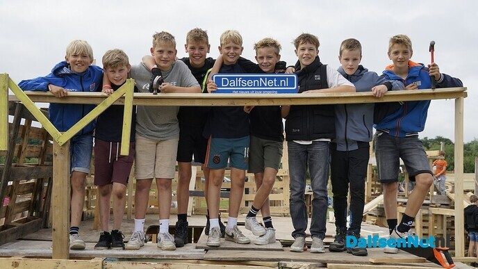 Foto’s met bordje DalfsenNet op Timmerweek Dalfsen (deel 1) - Foto: Paul Scholten
