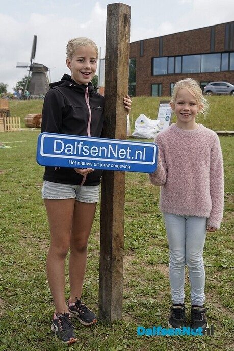 Foto’s met bordje DalfsenNet op Timmerweek Dalfsen (deel 1) - Foto: Paul Scholten