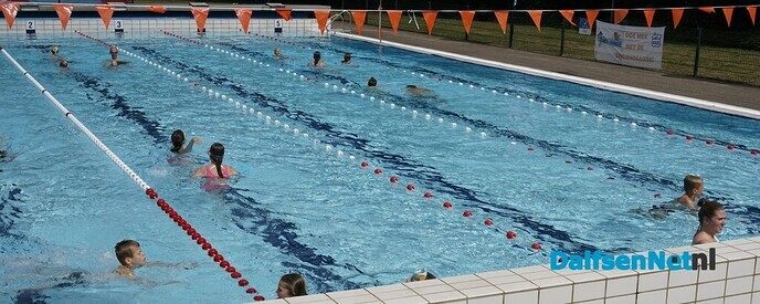 Zwem4daagse Nieuwleusen is begonnen - Foto: Paul Scholten