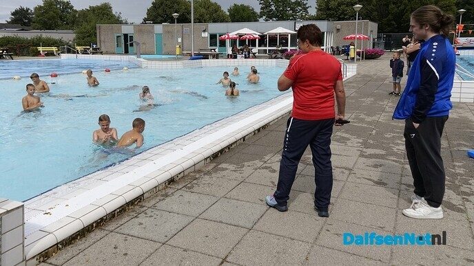 Zwem4daagse Nieuwleusen is begonnen - Foto: Paul Scholten