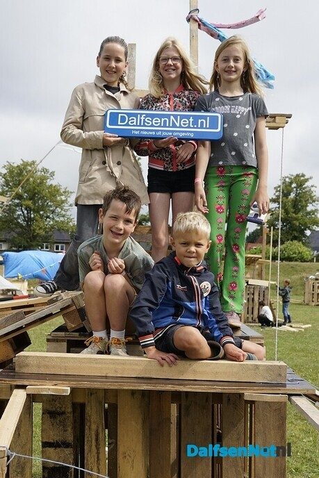 Foto’s met bordje DalfsenNet op Timmerweek Dalfsen (deel 1) - Foto: Paul Scholten