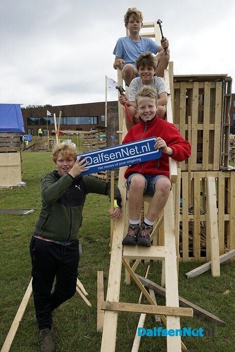 Foto’s met bordje DalfsenNet op Timmerweek Dalfsen (deel 1) - Foto: Paul Scholten