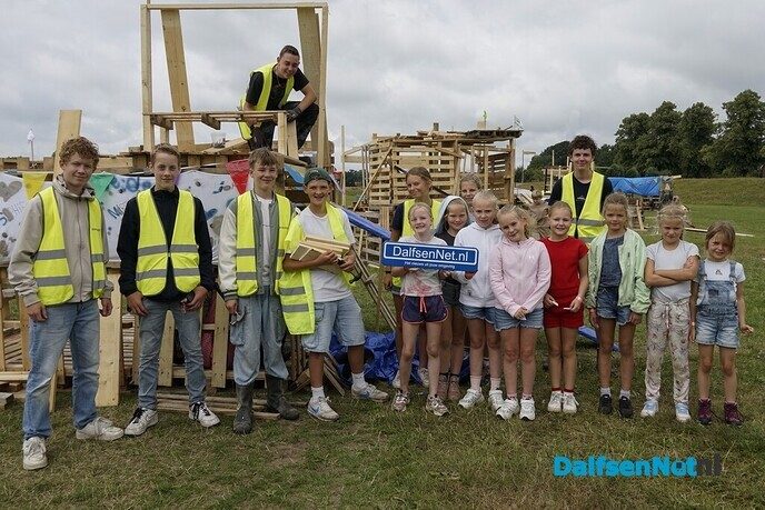Foto’s met bordje DalfsenNet op Timmerweek Dalfsen (deel 1) - Foto: Paul Scholten