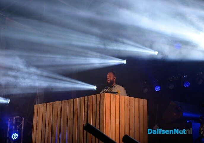 DJ La Fuente zet het Kerkplein op z’n kop tijdens ‘Nikki’s viert de zomer’ - Foto: Johan Bokma