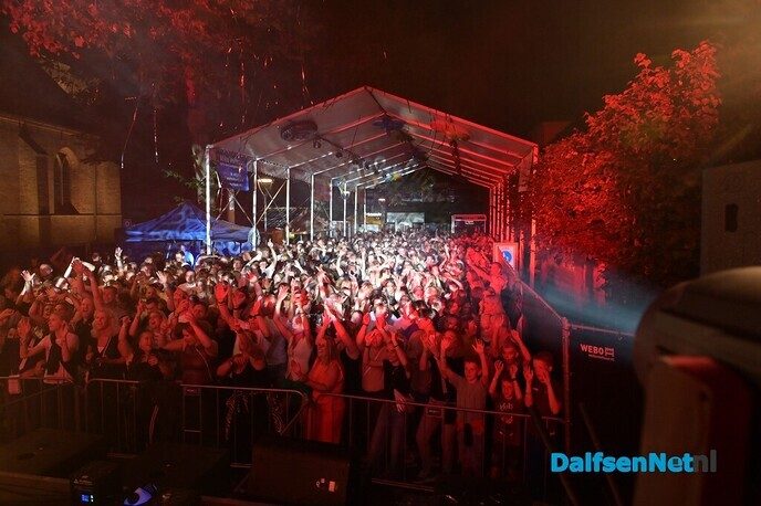 DJ La Fuente zet het Kerkplein op z’n kop tijdens ‘Nikki’s viert de zomer’ - Foto: Johan Bokma