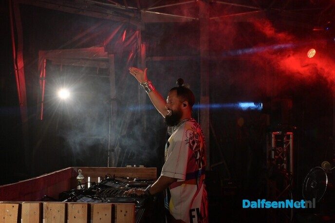 DJ La Fuente zet het Kerkplein op z’n kop tijdens ‘Nikki’s viert de zomer’ - Foto: Johan Bokma
