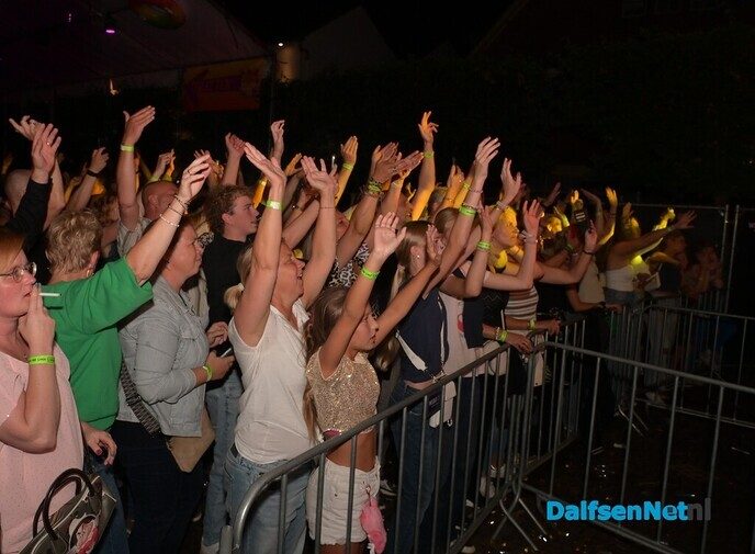 DJ La Fuente zet het Kerkplein op z’n kop tijdens ‘Nikki’s viert de zomer’ - Foto: Johan Bokma