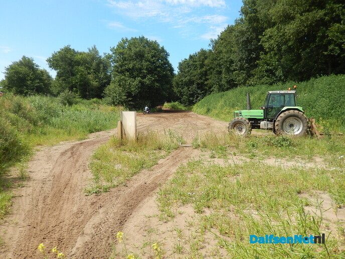 Eens even bij de crossbaan van de Motorclub kijken - Foto: Willy