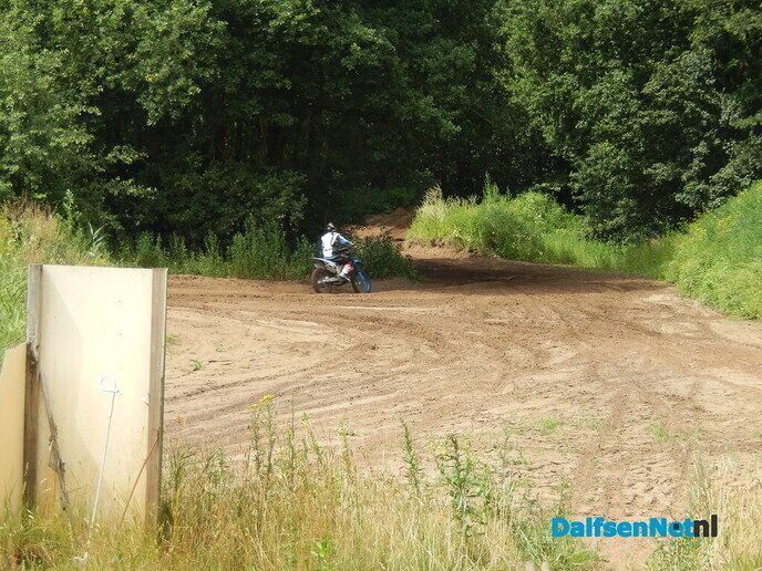 Eens even bij de crossbaan van de Motorclub kijken - Foto: Willy