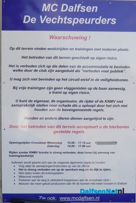 Eens even bij de crossbaan van de Motorclub kijken - Foto: Willy
