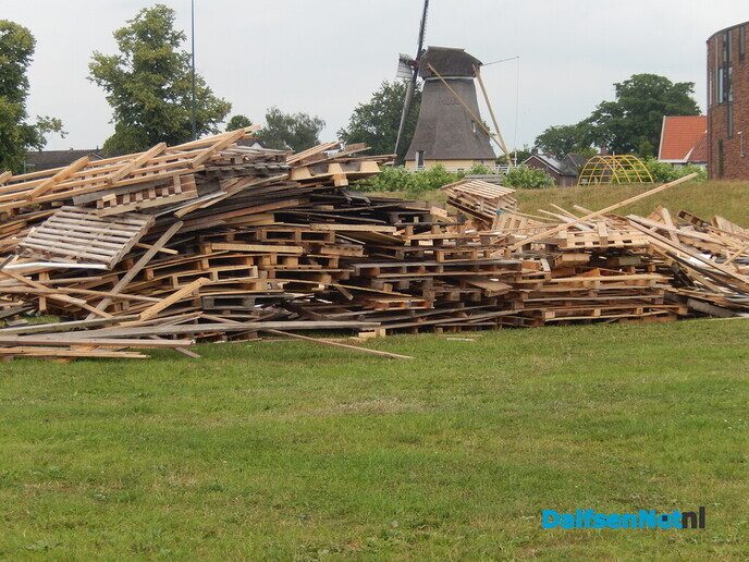Het hout ligt er klaar voor - Foto: Willy