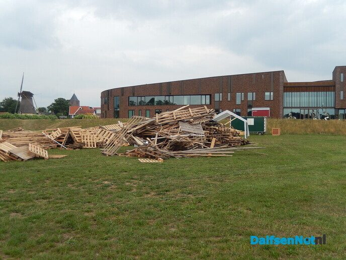 Het hout ligt er klaar voor - Foto: Willy