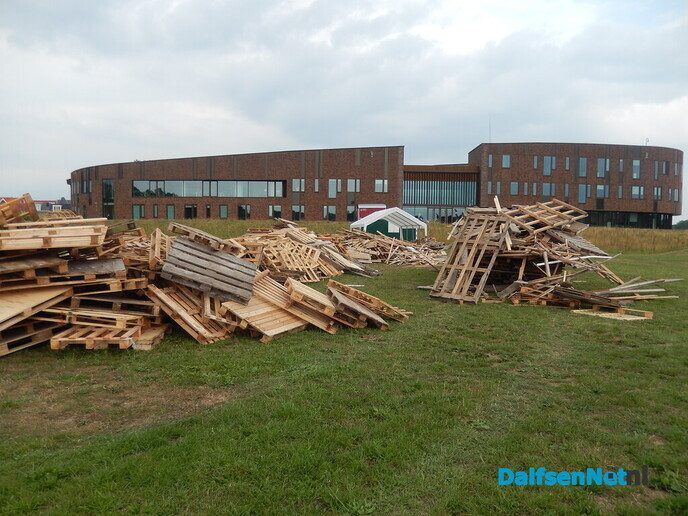 Het hout ligt er klaar voor - Foto: Willy