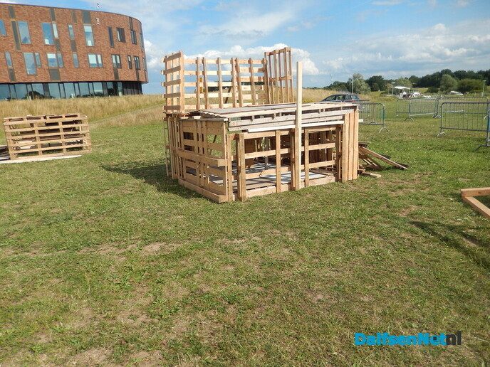 Het hout ligt er klaar voor - Foto: Willy