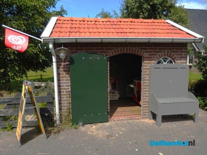 Even afstappen voor een lekker handijsje - Foto: Willy