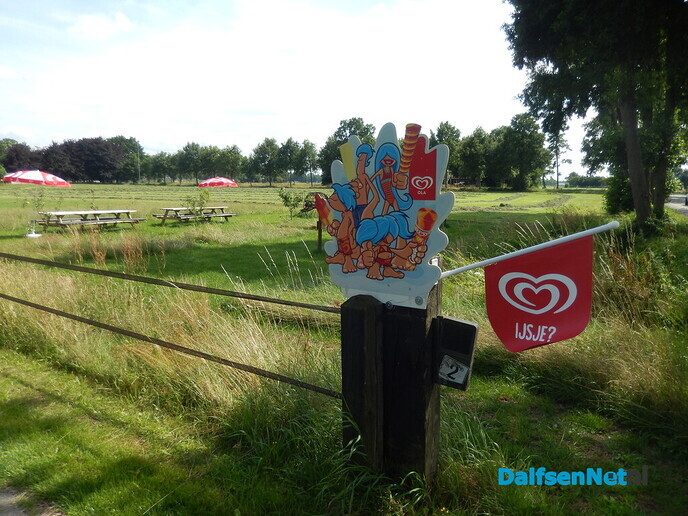 Even afstappen voor een lekker handijsje - Foto: Willy