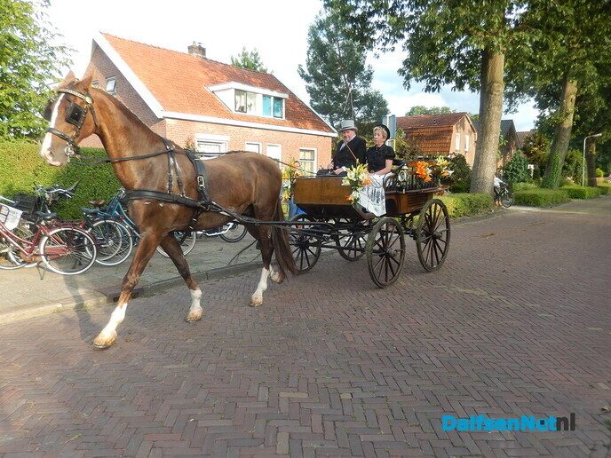Duizenden bezoekers langs de kant bij van der Most ringsteken - Foto: Willy