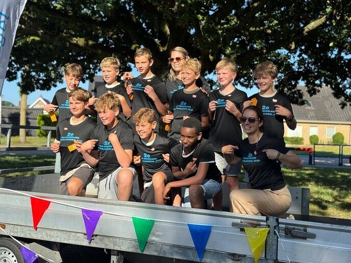 Huldiging jongens handbalteam van De Spiegel - Foto: Ingezonden foto