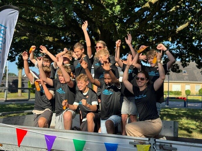 Huldiging jongens handbalteam van De Spiegel - Foto: Ingezonden foto
