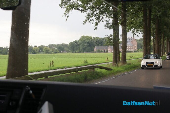 Met Jan Kok rijden door Vechtdal in de buurtbus - Foto: Art de Ruiter