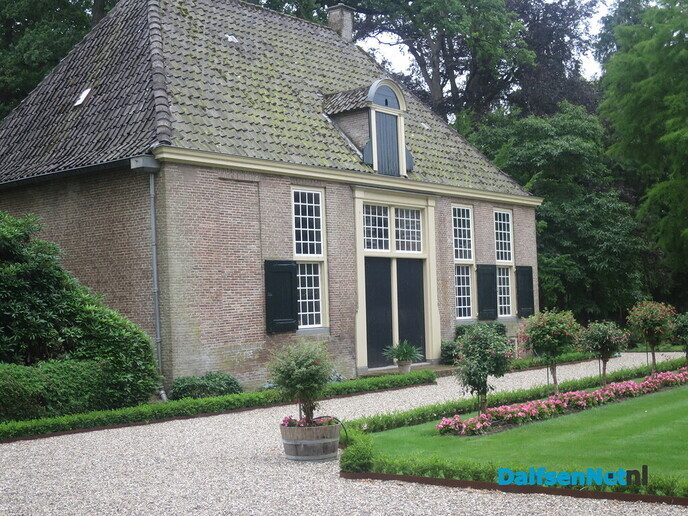 Het paard wijst de wandelrichting aan via de Koningsweg - Foto: Wim