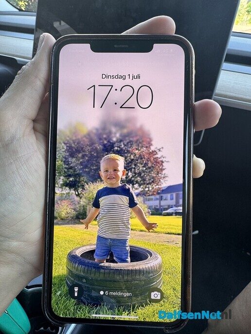 Gevonden telefoon + pasjes (ook deze weer terug bij de eigenaar) - Foto: Ingezonden foto